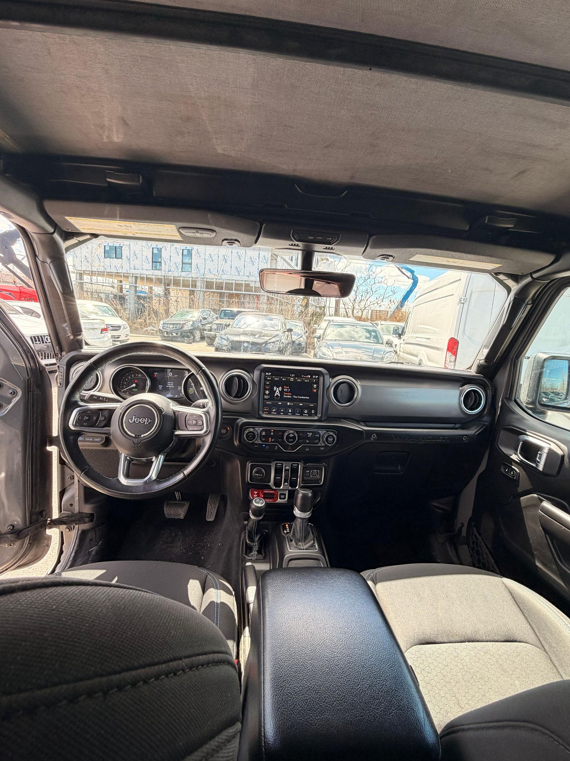 Jeep Wrangler 4xe 2021 - Thumbnail 3