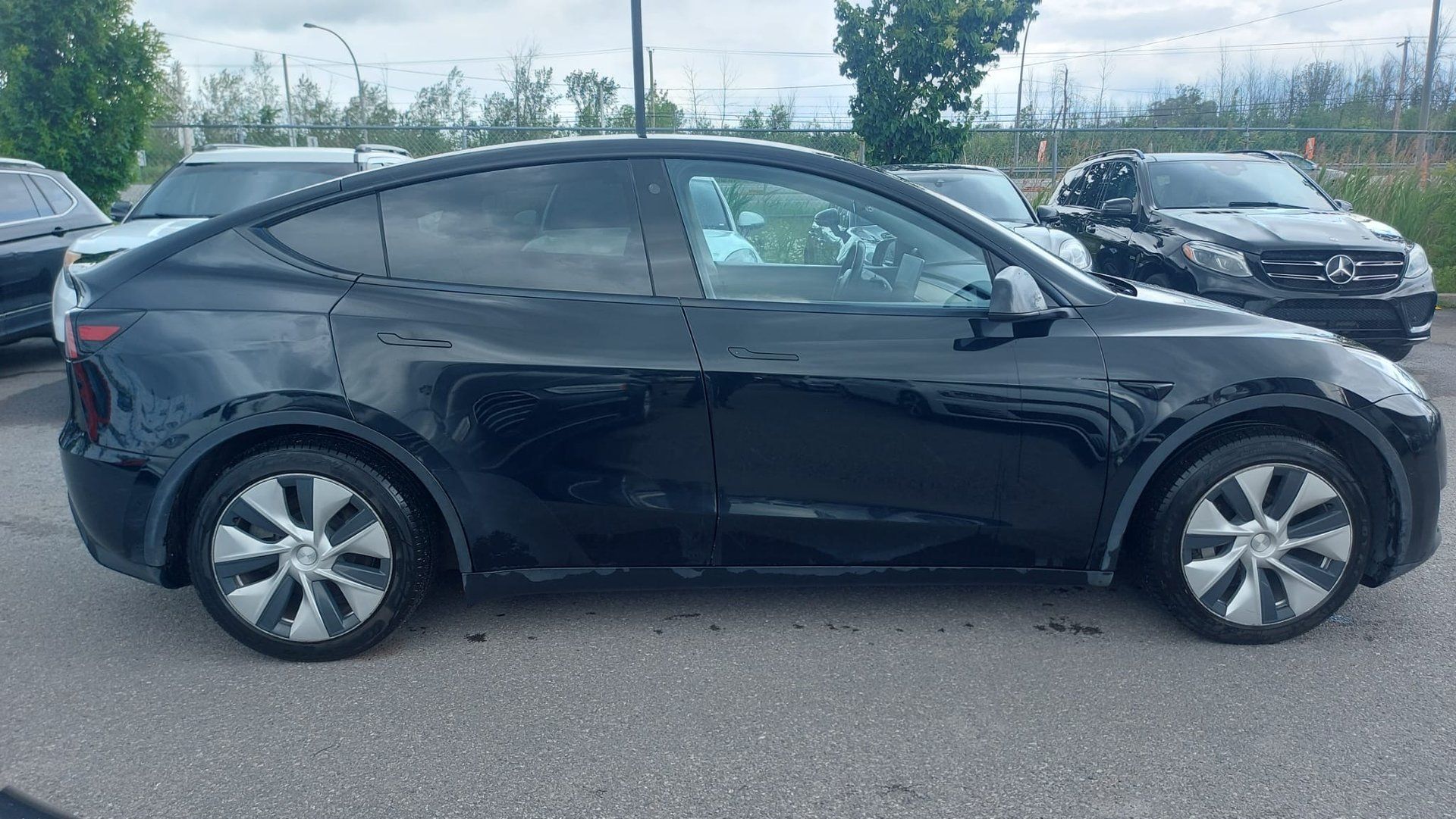 Tesla Model Y 2021 - Thumbnail 2