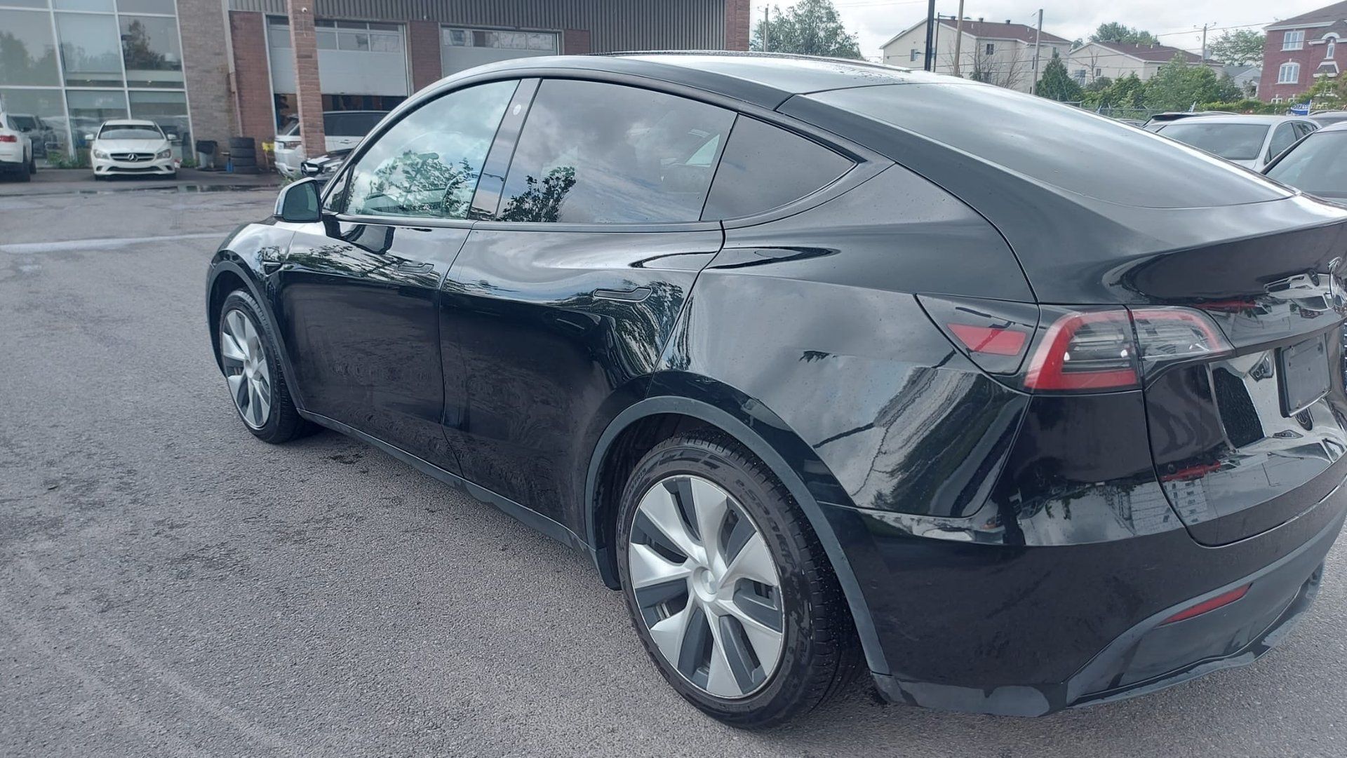 Tesla Model Y 2021 - Thumbnail 5
