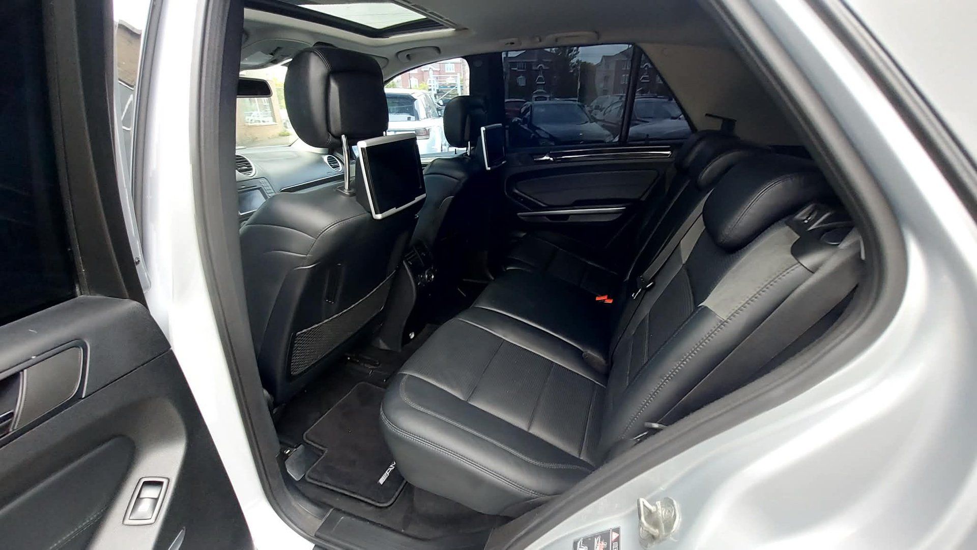 Mercedes-Benz ML 63 AMG 2010 - Thumbnail 9