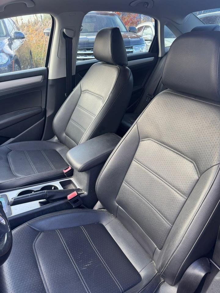 Volkswagen Passat 2013 - Image 9