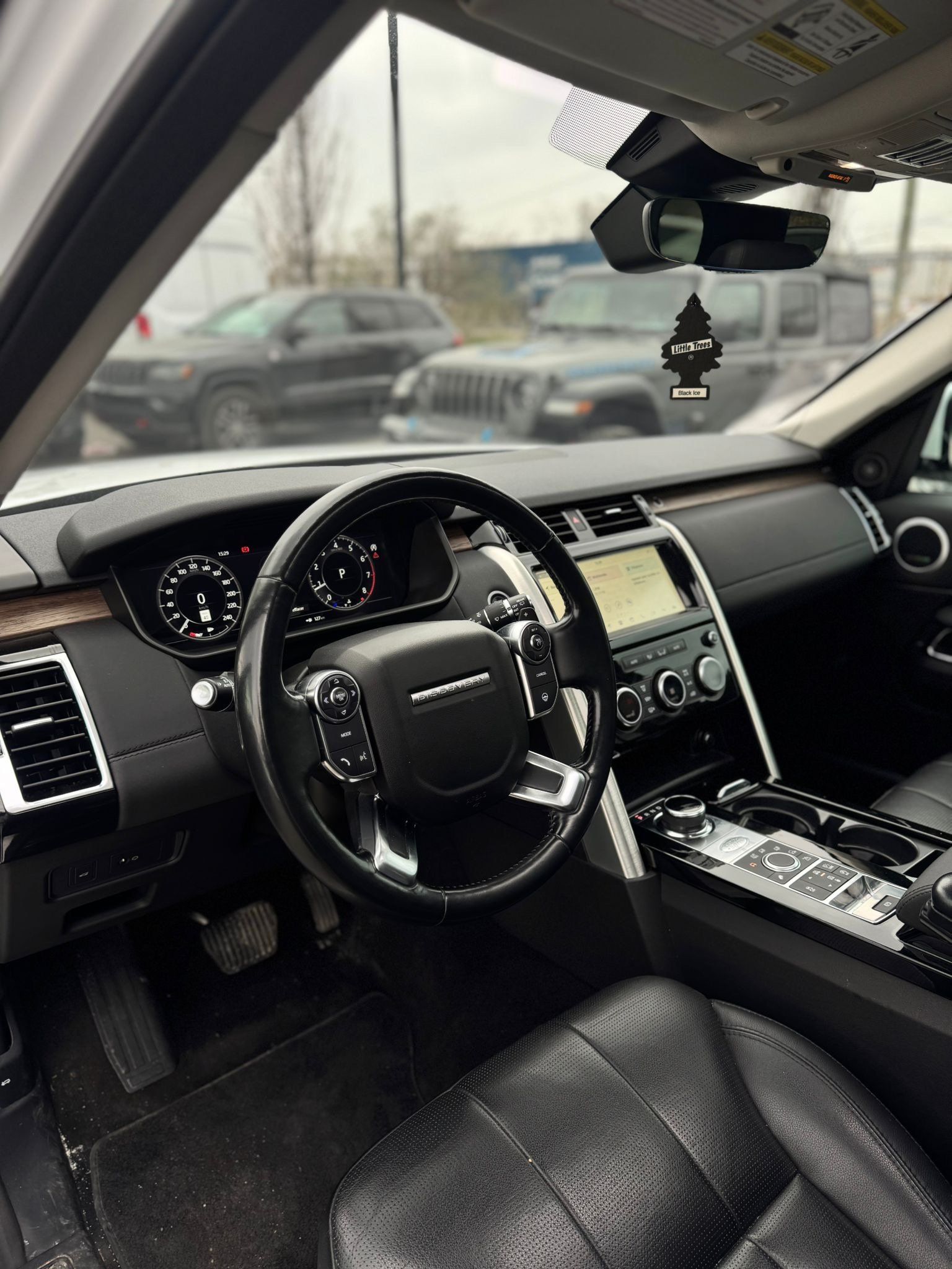Land Rover Discovery 2018 - Image 17