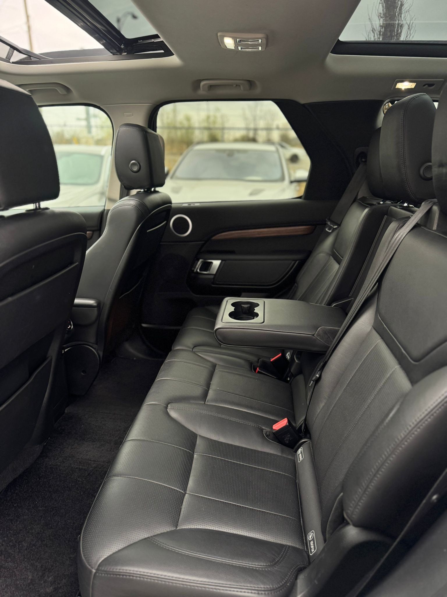 Land Rover Discovery 2018 - Image 10