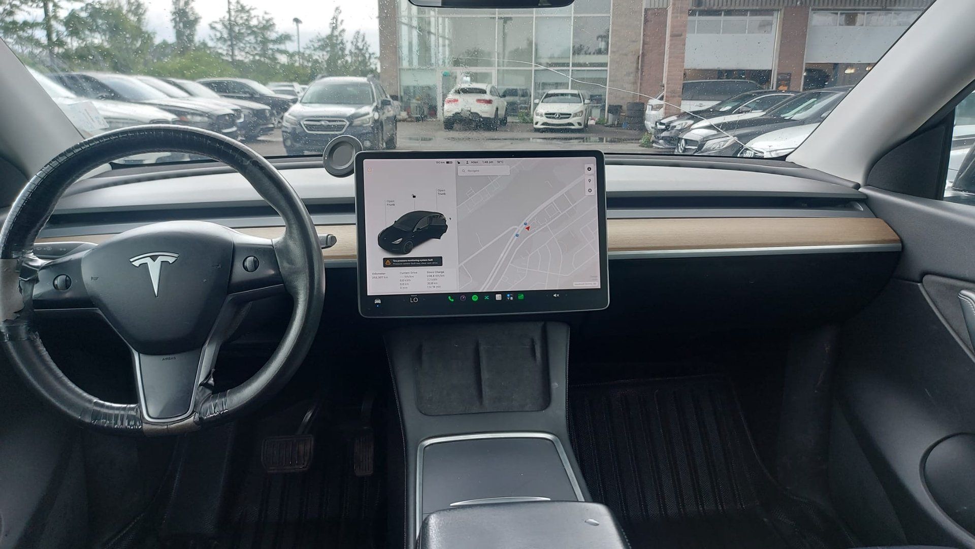 Tesla Model Y 2021 - Image 10