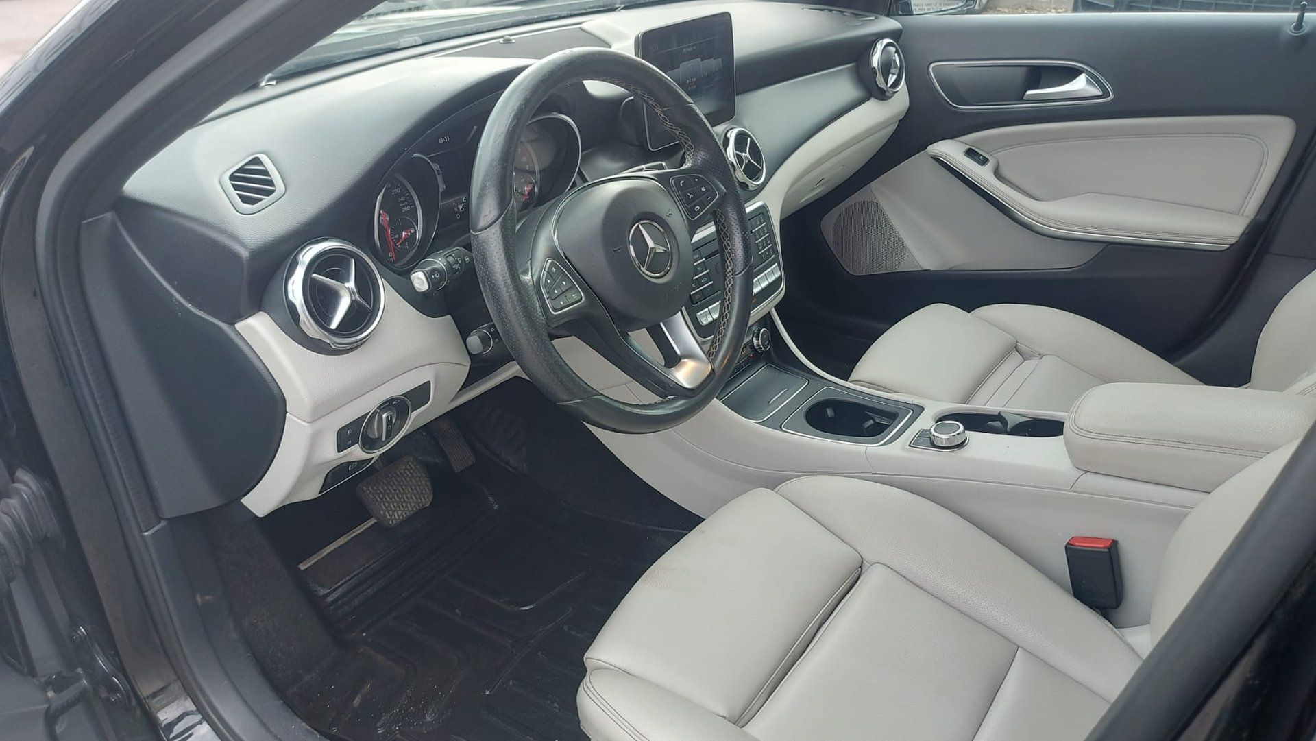 Mercedes-Benz GLA 250 2018 - Image 8
