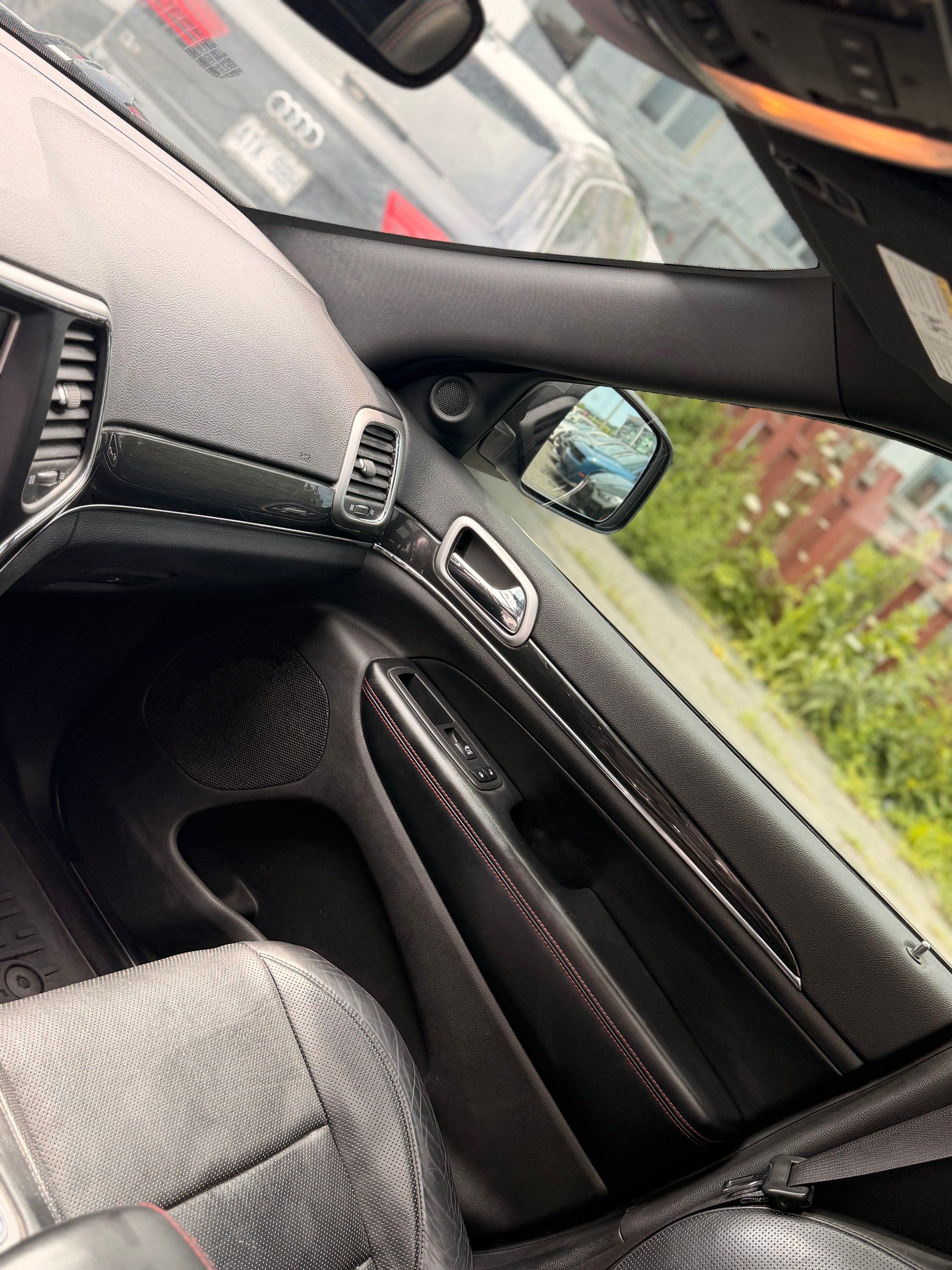 Jeep Grand Cherokee 2017 - Image 12