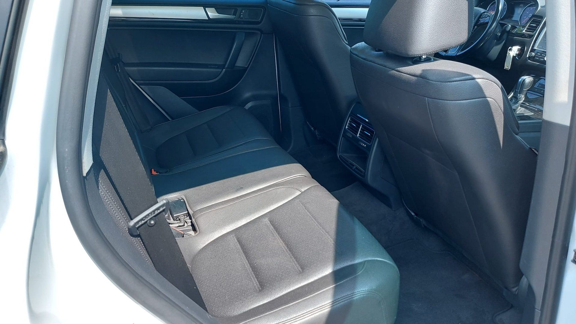 Volkswagen Touareg 2014 - Image 9