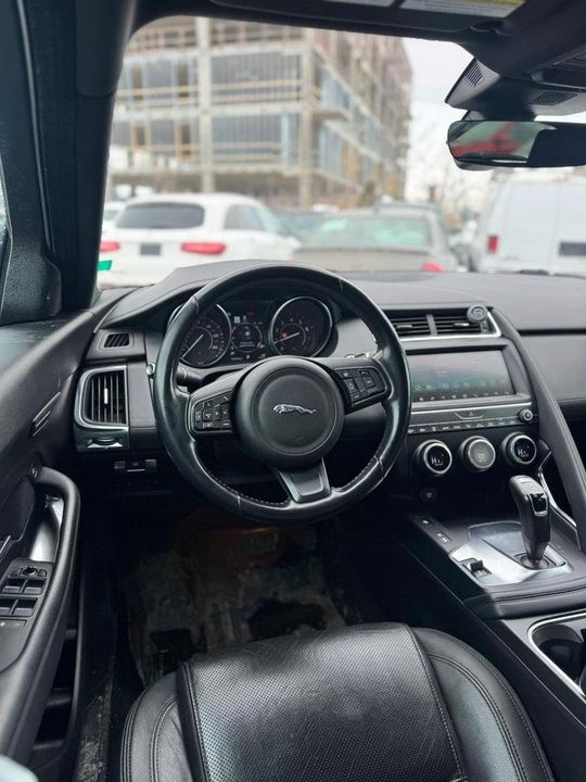 Jaguar E Pace 2018 - Image 8