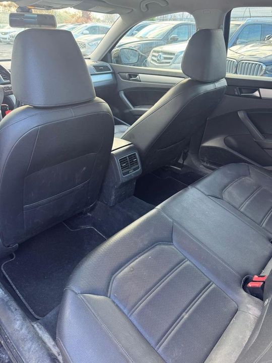 Volkswagen Passat 2013 - Image 11