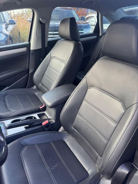 Volkswagen Passat 2013 - Image 9