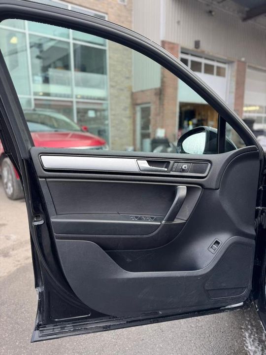 Volkswagen Touareg 2016 - Image 11