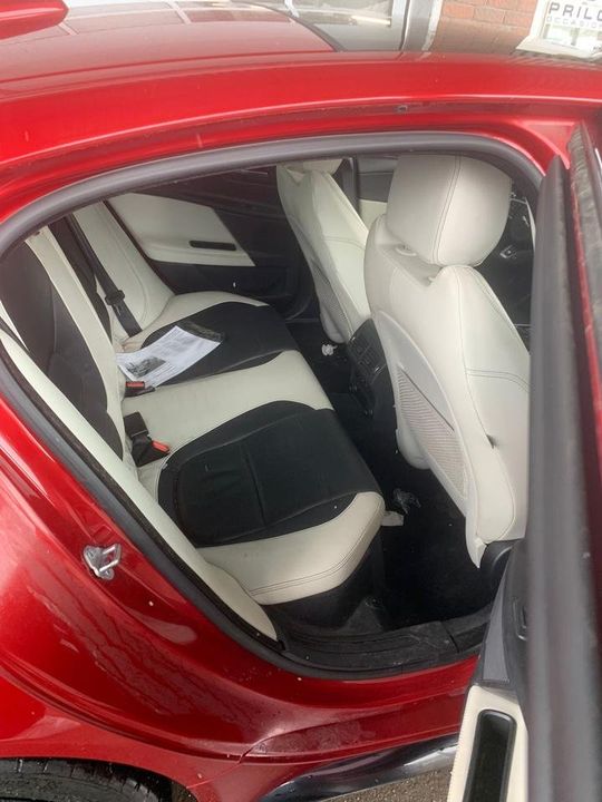 Jaguar XE 2018 - Image 10