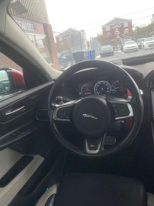 Jaguar XE 2018 - Image 7