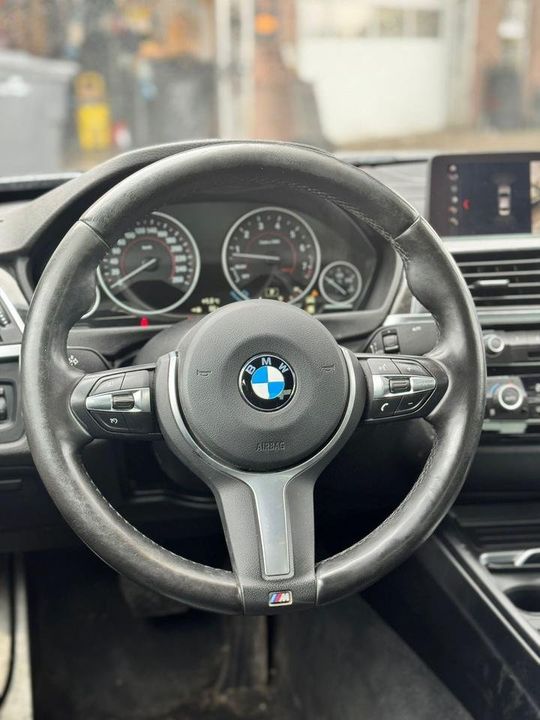 BMW 3 Series 2018 - Image 11