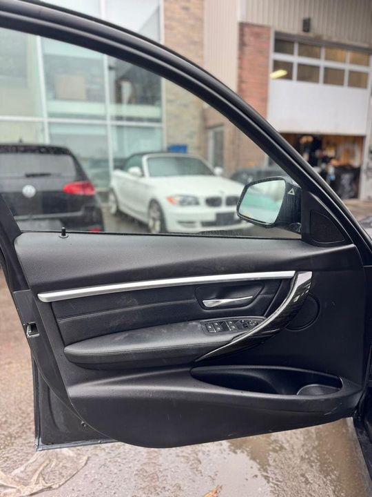 BMW 3 Series 2018 - Image 12