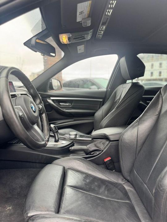 BMW 3 Series 2018 - Image 16