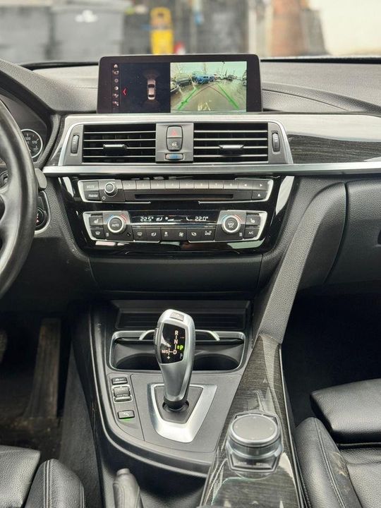 BMW 3 Series 2018 - Image 6