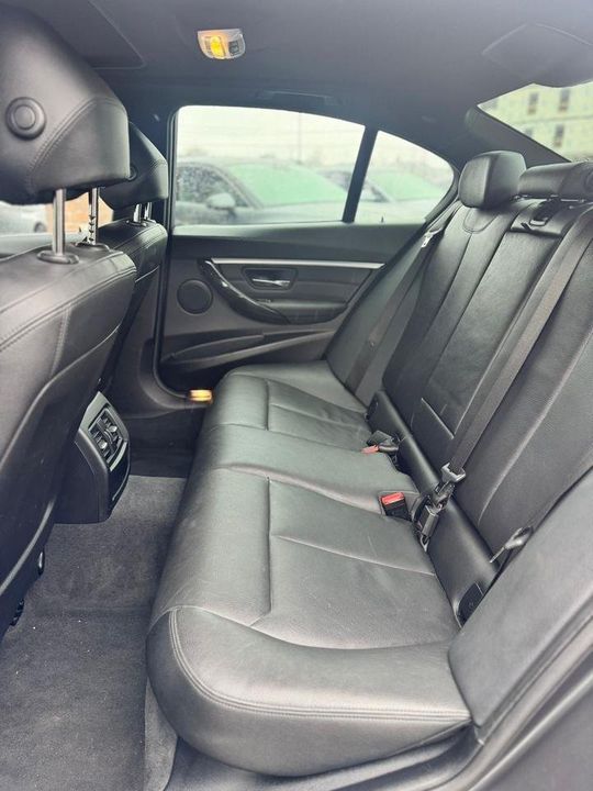 BMW 3 Series 2018 - Image 8