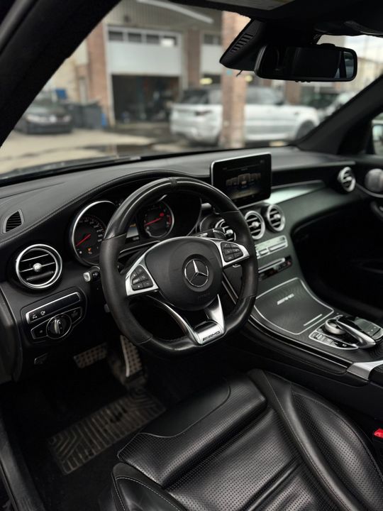 Mercedes-Benz AMG GLC 63 2019 - Image 17