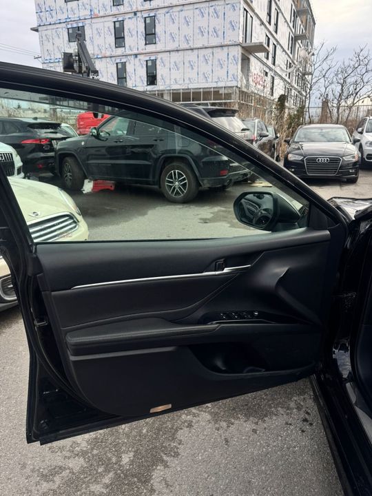 Toyota Camry 2018 - Image 12