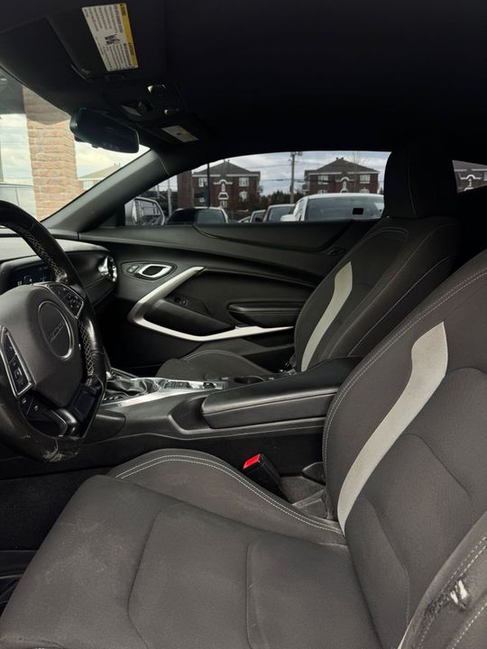 Chevrolet Camaro 2018 - Image 14