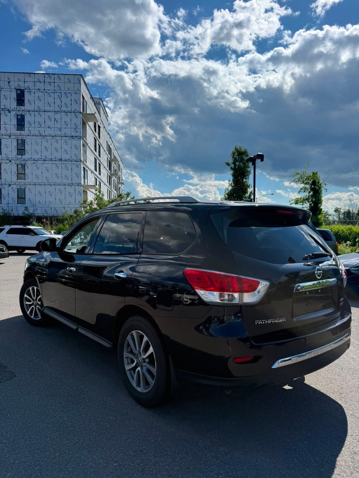 Nissan Pathfinder 2015 - Thumbnail 5